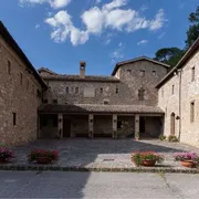 Il miele dei frati: a Camerino le api entrano in convento