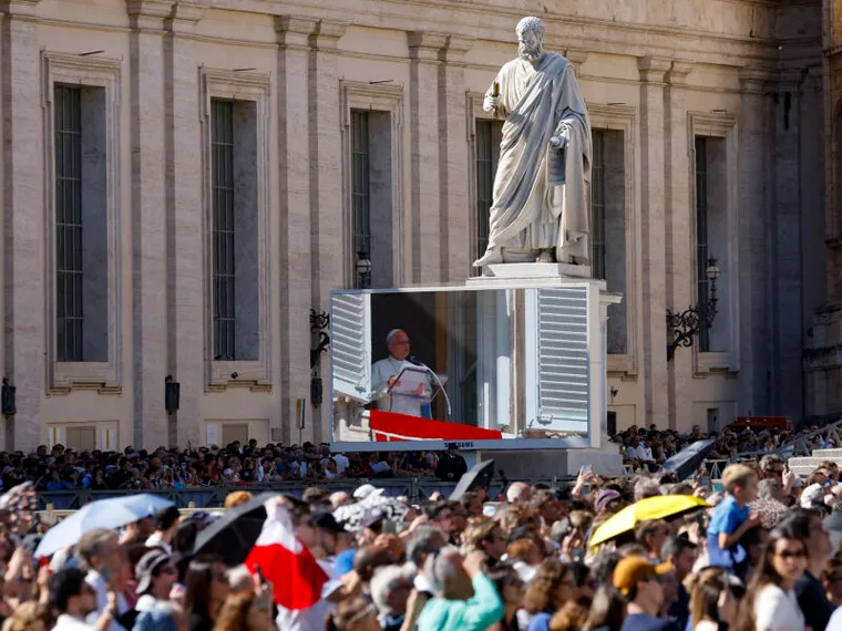 È l’ora di dire al Papa che gli vogliamo bene