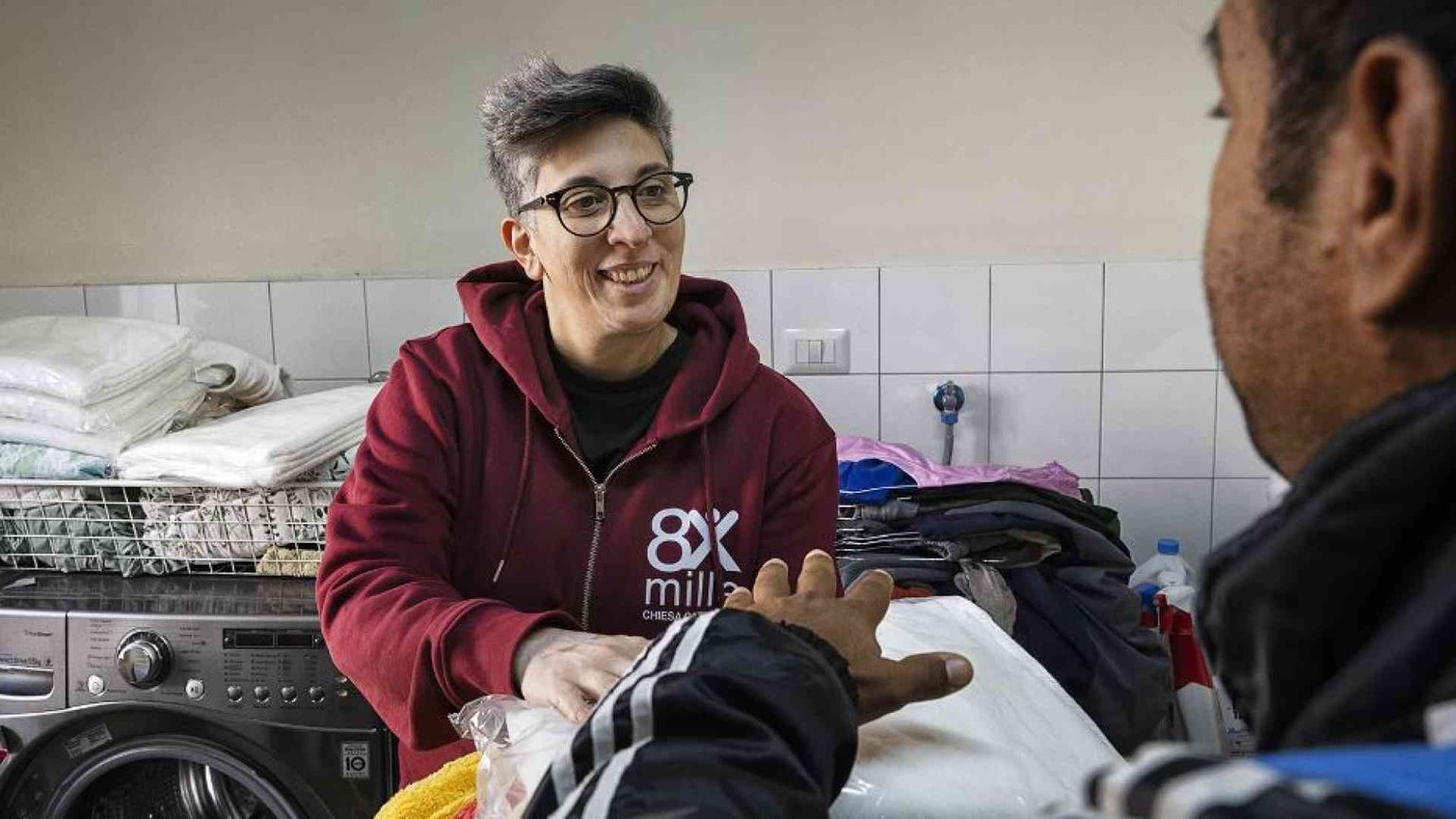 Il dormitorio nel cuore di Salerno: «Chi fa fatica trova riposo e ascolto»