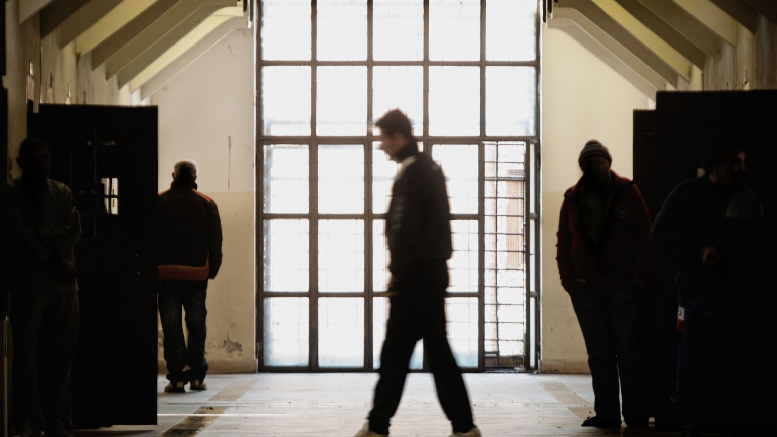 Nuoro si schiera con il vescovo Mura: no al carcere riservato ai boss