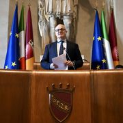 C’è una legge su cui Meloni e Schlein sono d’accordo: Roma Capitale