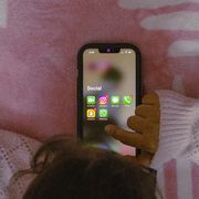 Su minori e social si muove anche l'Europa: indagine su Snapchat