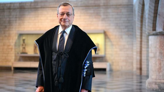 Draghi: «L'ordine mondiale è defunto. L'Europa diventi una federazione»