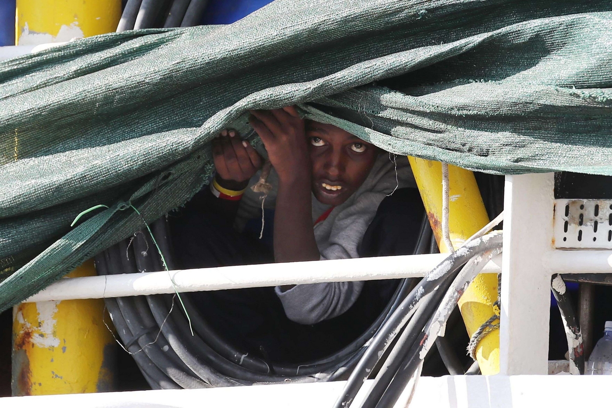 A Palermo La Nave Dei Bambini Minori Sono Soli