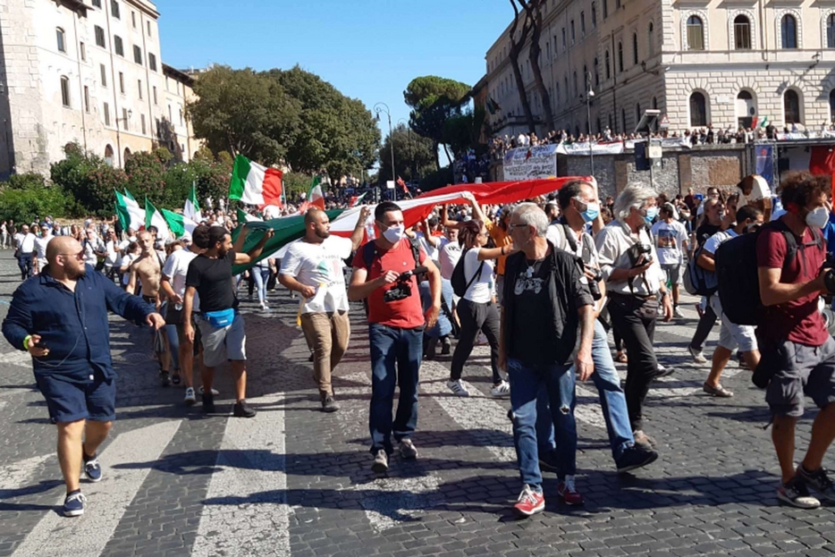 Negazionisti D Italia A Quota Fallisce La Manifestazione A Roma