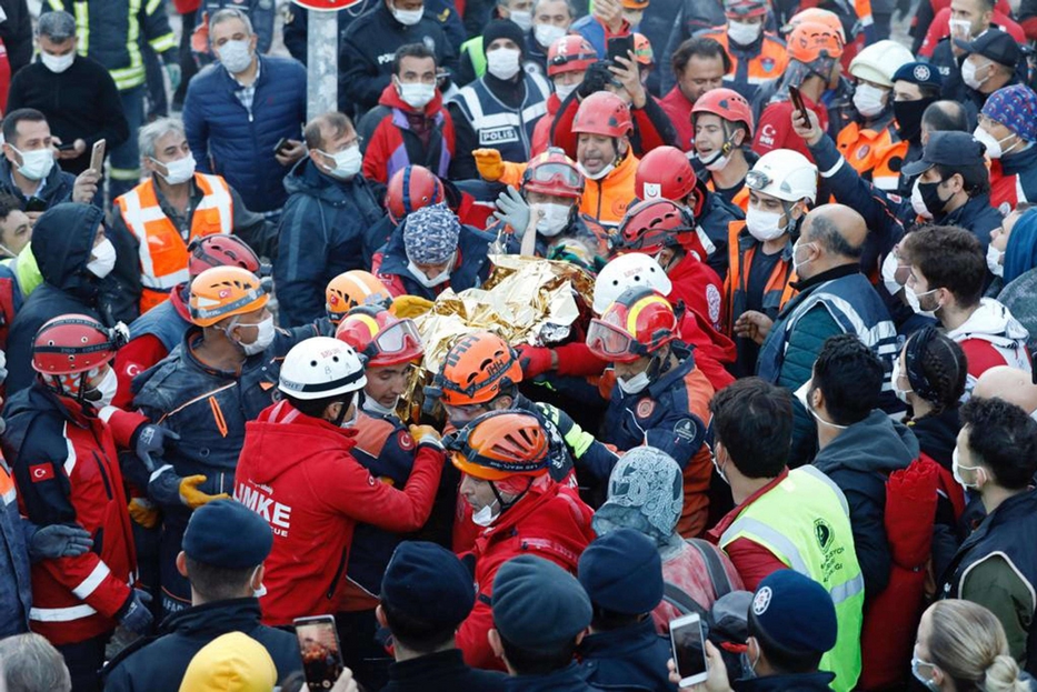 Bambina Di Anni Estratta Viva Dalle Macerie Dopo Ore