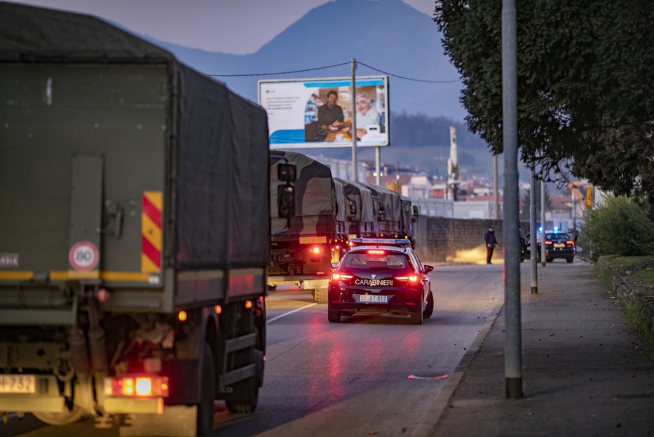 I Camion Di Bergamo Carichi Di Bare Dimenticati In Fretta