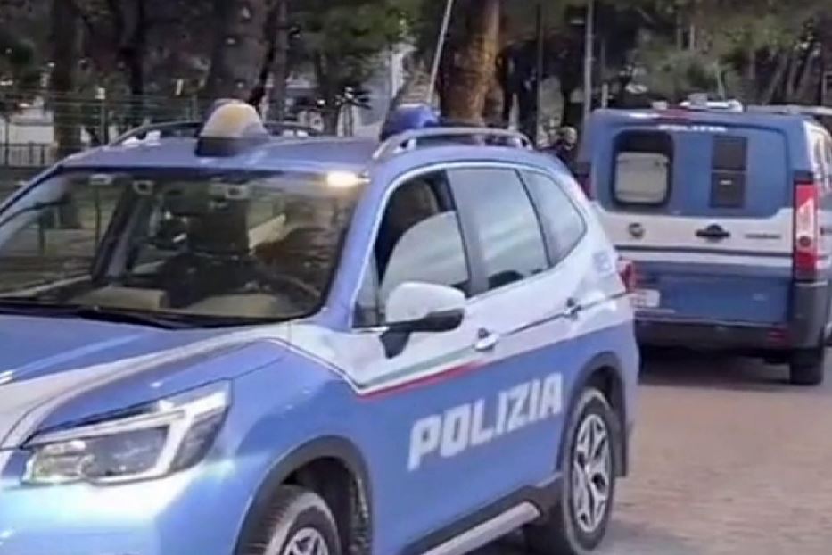 Blitz Della Polizia Contro Le Gang Giovanili Arresti In Province