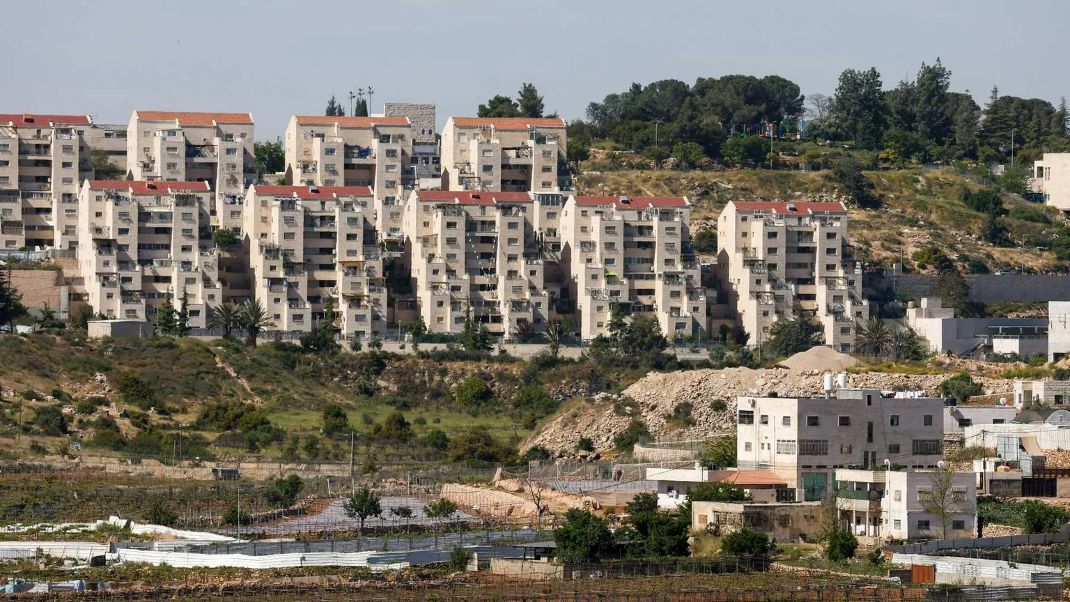 Violenza, impunità e un fiume di soldi: così nascono le colonie illegali israeliane