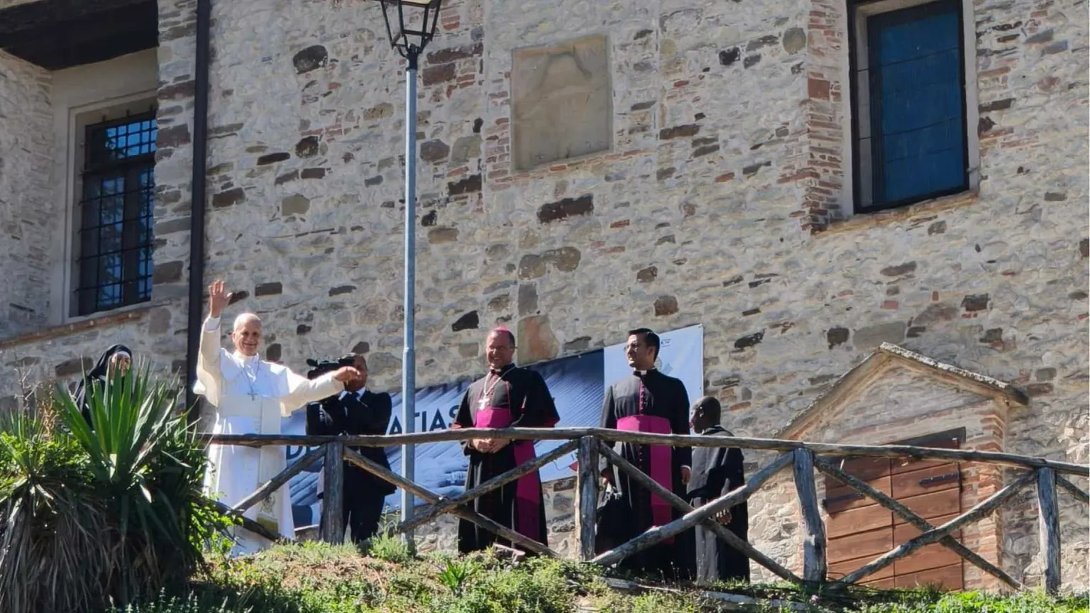 Una veduta del borgo dell'Alta Valmarecchia, dove Papa Leone XIV - lasciata San Marino prima di scendere a Rimini per partecipare al Meeting - si è recato per pranzare, in forma privata, con le monache agostiniane nel monastero Sant'Antonio da Padova