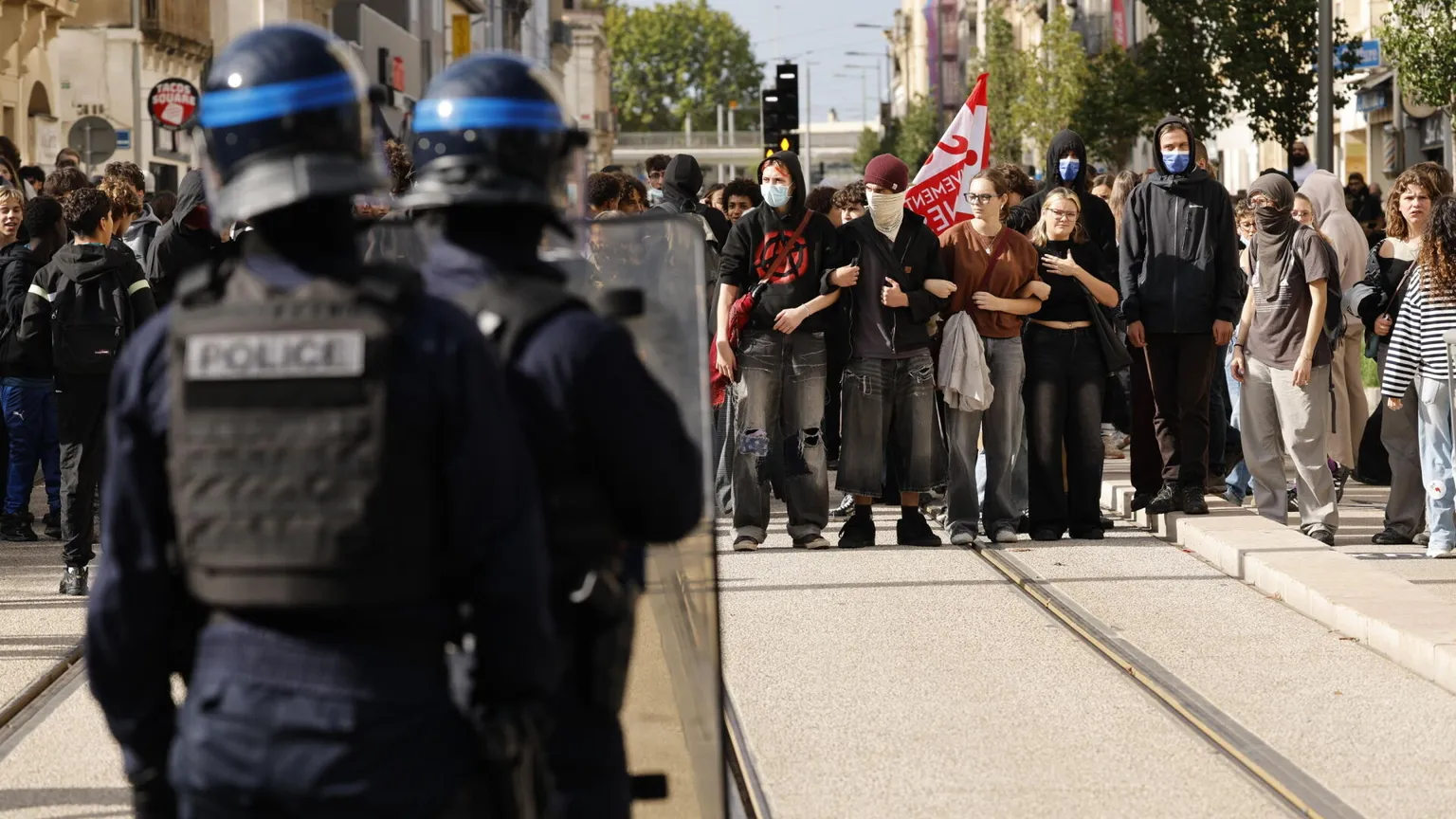 Estremisti, "casseur" e gilet gialli in piazza con gli studenti? Dentro la grande paura francese