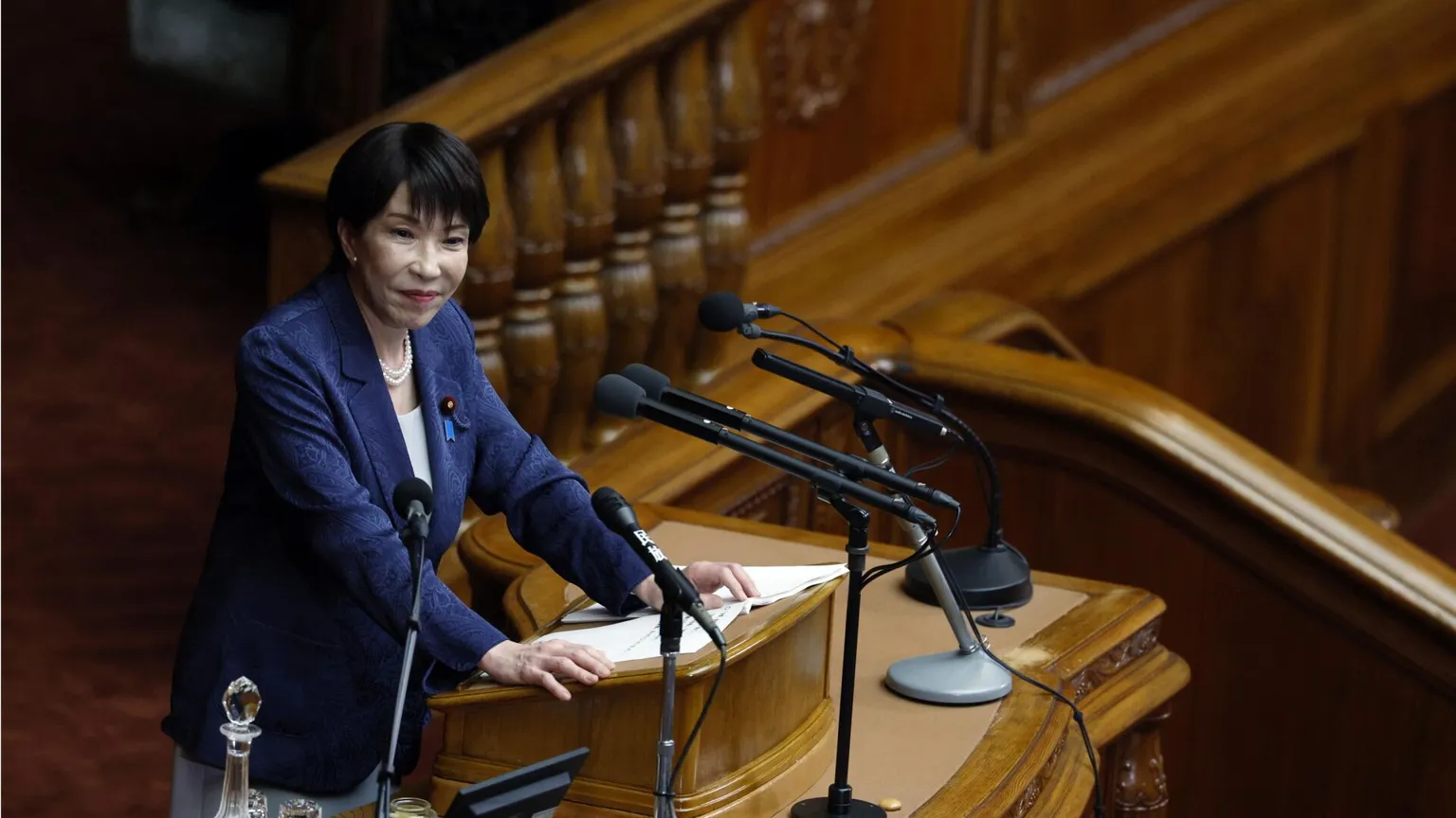 La premier nipponica Sanae Takaichi nel suo discorso programmatico in Parlamento