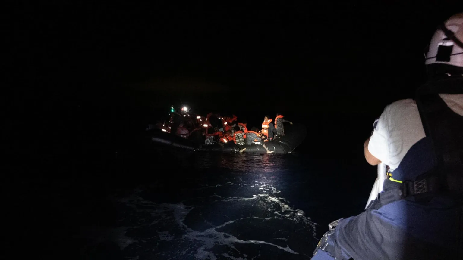 La Ong Sea Watch salva 151 persone: «Dateci un porto più vicino»