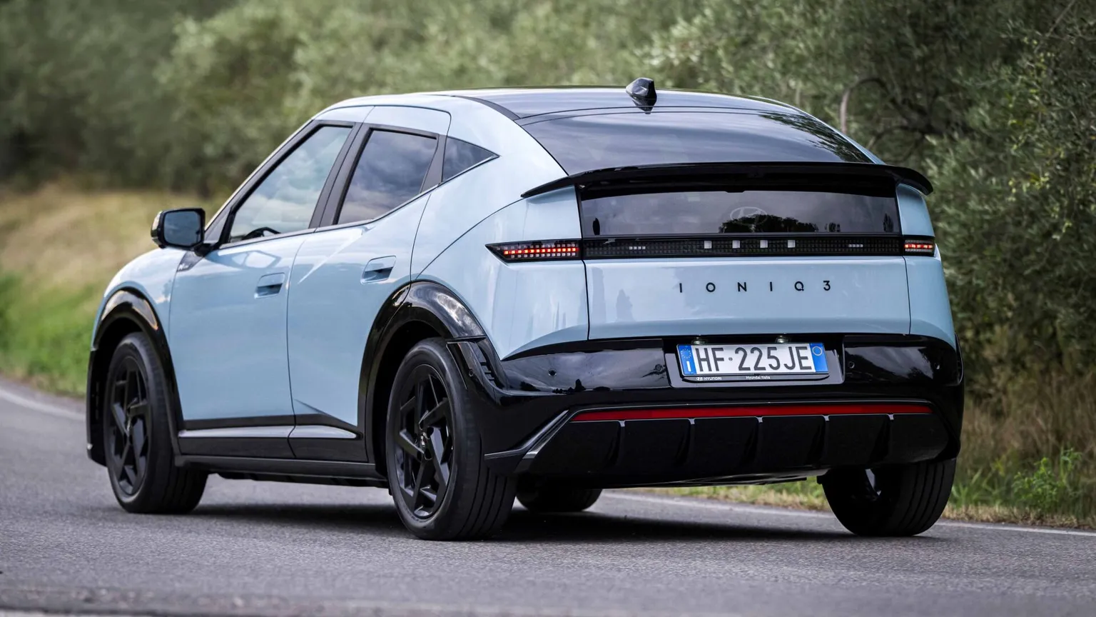 Una matita italiana per la riscossa: Hyundai riparte dalla Ioniq 3