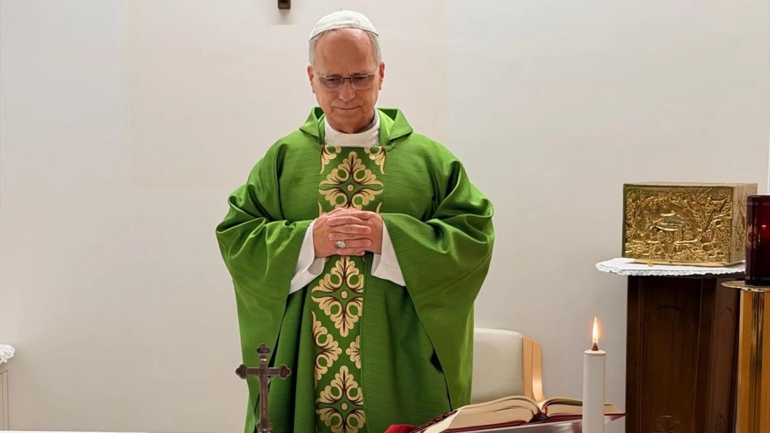 Il Papa ricoverato al “Gemelli” presiede la Messa. Le prime foto e le prime parole dopo l'operazione