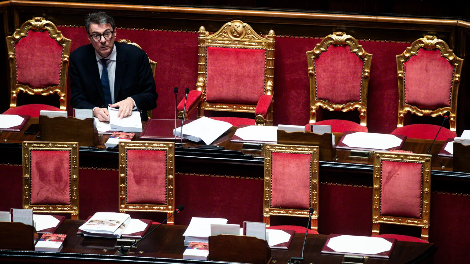 Prime notizie dalla Manovra: pensioni più lontane e più basse nel 2027