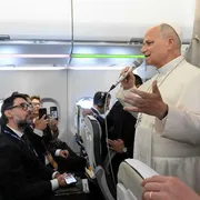Il Papa in Spagna: servono dialogo e risposte per l’Ucraina e il Libano. Non è giusta la guerra in Iran