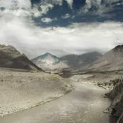 Una vista generale della valle dell'Indo vicino a Hunza nelle aree settentrionali del Pakistan