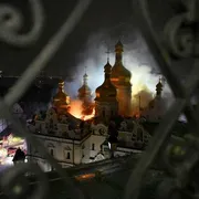 Fuoco sulla Dormizione di Kiev. La guerra colpisce l’anima di un popolo