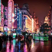 Viaggio nella Cina che non ci parla,
e non le interessa farlo