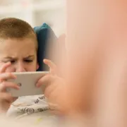 Ragazzi e social: servono esperienza, richiami all’umano e responsabilità