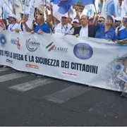 I buchi nell'organico, gli stipendi: il nostro viaggio nel "malessere" delle Forze dell'ordine