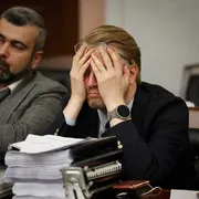 Il presidente di Jabloko, Nikolai Rybakov, durante l’udienza di ieri alla Corte Suprema / REUTERS