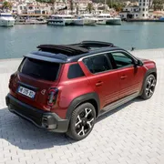 Renault 4 E-Tech Plein Sud: l'elettrica ritrova il fascino del tetto in tela