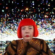 È morta Yayoi Kusama. Oltre i pois, l’infinito come ferita
