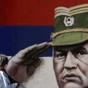 La proposta choc degli «onori di Stato» per Mladic, il «macellaio»: perché la Serbia è un caso