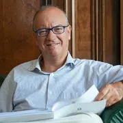 Grammatica e poesia prima dell'IA: la ricetta per la scuola spiegata dal ministro Valditara