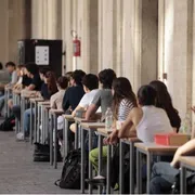 Multe per i genitori che non imparano l'italiano: cosa c'è nel decreto scuola