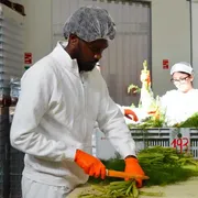 Il riscatto di Okech, dalla discarica di Nairobi a Palermo: «Mangiavo rifiuti, ora sogno un cibo "giusto"»