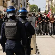 Estremisti, "casseur" e gilet gialli in piazza con gli studenti? Dentro la grande paura francese