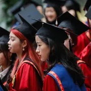 La cerimonia di conferimento delle lauree magistrale all'Università Renmin di Pechino