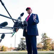 Trump vuole estendere la guerra all'Iran? Il vertice "segreto" e le mosse Usa nel Golfo