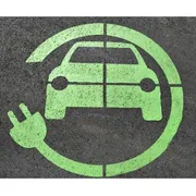 La battaglia dei 25 mila euro: l’auto elettrica lima i prezzi per esistere
