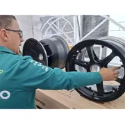 Dal cerchio "truccato" alla Formula 1: il valore di chi cambia ruota