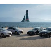 Alfa Romeo sale a bordo: così l'auto fa correre Luna Rossa