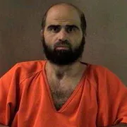 L’annuncio-choc del capo del Pentagono: «La fucilazione di Nidal Malik Hasan sarà pubblica, in diretta online»