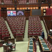 L'Aula deserta, la solitudine del ministro: al via l'esame della Manovra d'autunno