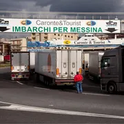 Il gasolio costa troppo: camion e pescherecci scelgono di fermarsi
