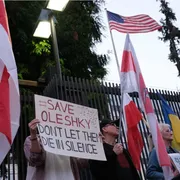 Melania Trump annuncia la tregua per la città di Oleshky. Si realizza il sogno del Papa