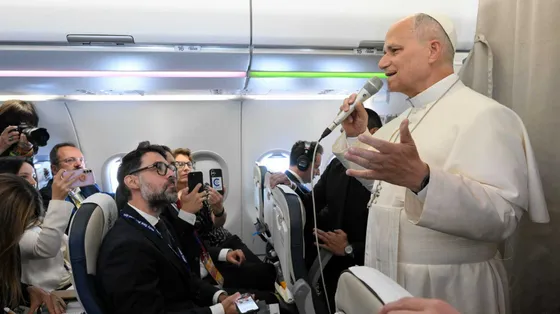 Il Papa in Spagna: servono dialogo e risposte per l’Ucraina e il Libano. Non è giusta la guerra in Iran