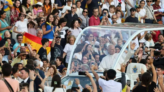 Profitto, femminicidi, egoismo: il Papa a Barcellona indica la “cura” della gratuità
