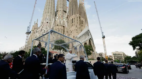 Il Papa alla Sagrada Família: non si può credere in Gesù e fare la guerra