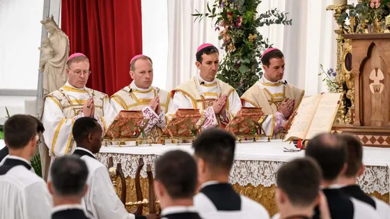 I quattro vescovi lefebvriani consacrati oggi a Econe, in Svizzera: Pascal Schreiber, Michael Goldade, Michel Poinsinet de Sivry e Marc Hanappier / ANSA