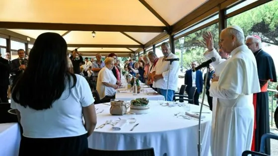 Sabato 200 poveri a pranzo con Leone XIV a Castel Gandolfo