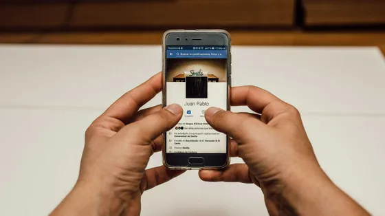 Ora lo dice anche la Ue: Facebook e Instagram danno dipendenza