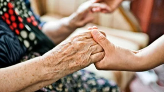 L'assoluzione di Giuseppina e la solitudine dei caregiver: quando a essere condannate sono le famiglie